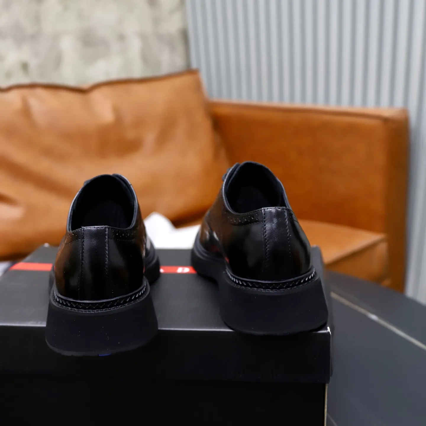 Ex-factory price: 640💰🙅‍♂️🙅‍♂️🙅‍♂️Cowhide Brand: PRADA Standard code: 38-44 (45 customized) Grade: Same as the official website Material: Original high-grade cowhide surface, cowhide lining, non-slip, soft and wear-resistant outsole Style category: Men's fashionable casual boots, distinguished luxury brand elements, top luxury Color: actual picture color